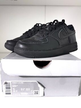 Nike Black Low-Top Sneakers